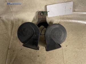 Gebruikte Claxon Saab 9-3 I (YS3D) 2.0,S 16V Prijs € 10,00 Margeregeling aangeboden door Autobedrijf Brooks