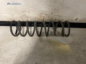 Gebruikte Veerschroef achter Mazda 121 (DB) 1.3i GL,GLX,Top 16V Prijs € 10,00 Margeregeling aangeboden door Autobedrijf Brooks