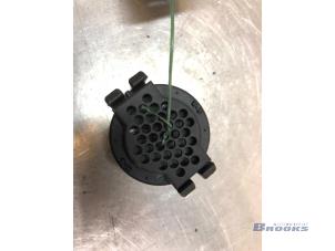 Gebruikte Speaker Landrover Range Rover III (LM) 4.4 V8 32V Prijs € 15,00 Margeregeling aangeboden door Autobedrijf Brooks