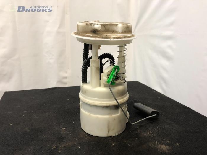 Gebruikte Tank element Pomp Renault Twingo II (CN) 1.2 16V Prijs € 35,00 Margeregeling aangeboden door Autobedrijf Brooks