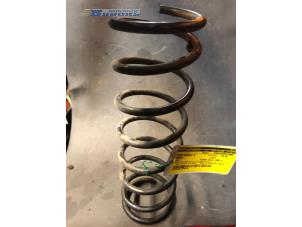 Gebruikte Veerschroef achter Mazda 121 (DB) 1.3i GL,GLX,Top 16V Prijs € 10,00 Margeregeling aangeboden door Autobedrijf Brooks