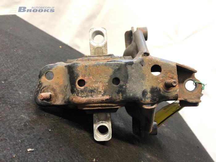 Gebruikte Versnellingsbak Steun Volkswagen Fox (5Z) 1.2 Prijs € 15,00 Margeregeling aangeboden door Autobedrijf Brooks