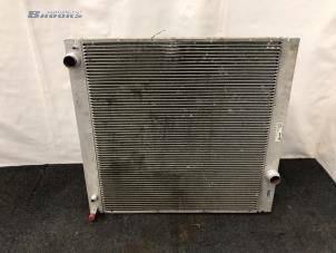 Gebruikte Radiateur Landrover Range Rover III (LM) 4.4 V8 32V Prijs € 150,00 Margeregeling aangeboden door Autobedrijf Brooks