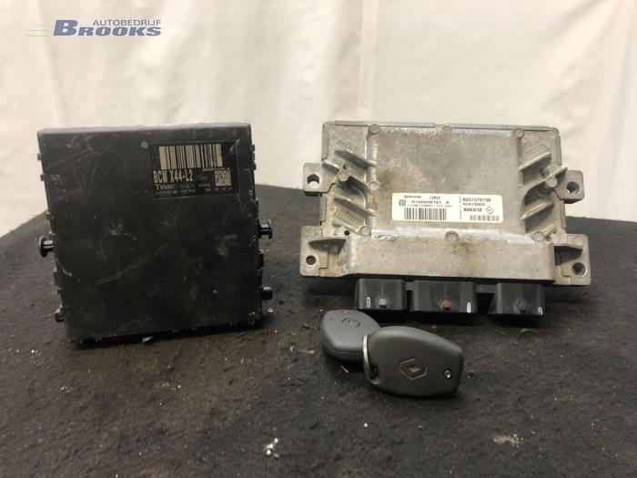 Gebruikte Computer Motormanagement Renault Twingo II (CN) 1.2 16V Prijs € 150,00 Margeregeling aangeboden door Autobedrijf Brooks