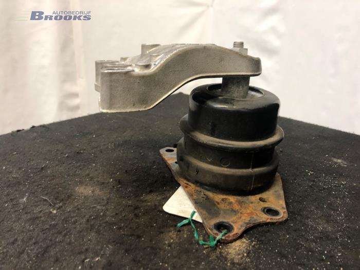 Gebruikte Motorsteun Volkswagen Polo IV (9N1/2/3) 1.4 16V Prijs € 20,00 Margeregeling aangeboden door Autobedrijf Brooks