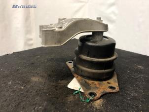 Gebruikte Motorrubber Volkswagen Polo IV (9N1/2/3) 1.4 16V Prijs € 20,00 Margeregeling aangeboden door Autobedrijf Brooks