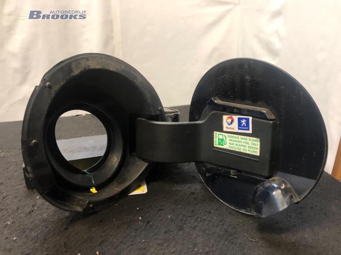 Tank Klep van een Peugeot 308 SW (4E/H) 1.6 16V THP 155 2011