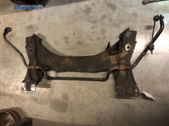 Gebruikte Subframe Landrover Freelander Hard Top 2.0 di Prijs € 125,00 Margeregeling aangeboden door Autobedrijf Brooks