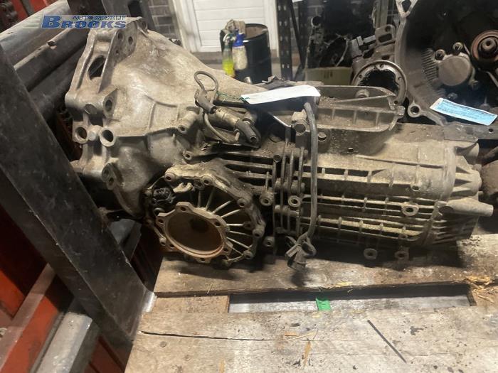 Gebruikte Versnellingsbak Audi A6 Avant (C4) 2.6 V6 Prijs € 250,00 Margeregeling aangeboden door Autobedrijf Brooks