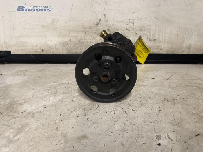 Gebruikte Pomp Servo Renault Megane Classic (LA) 1.9 dT RN Prijs € 15,00 Margeregeling aangeboden door Autobedrijf Brooks