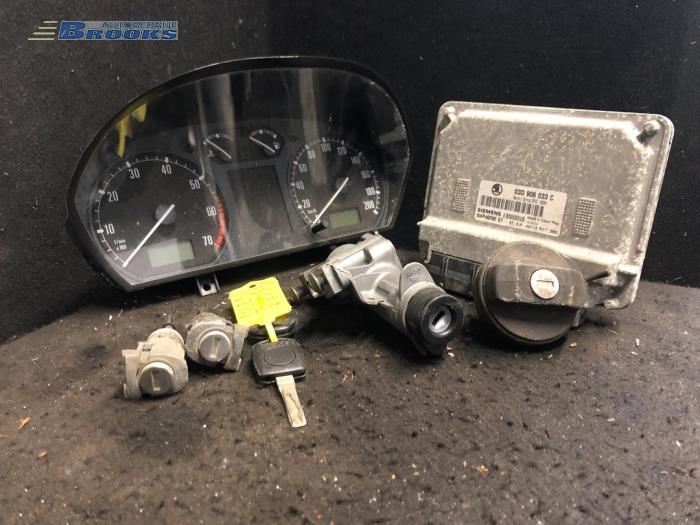 Gebruikte Contactslot + computer Skoda Fabia (6Y2) 1.2 Prijs € 125,00 Margeregeling aangeboden door Autobedrijf Brooks