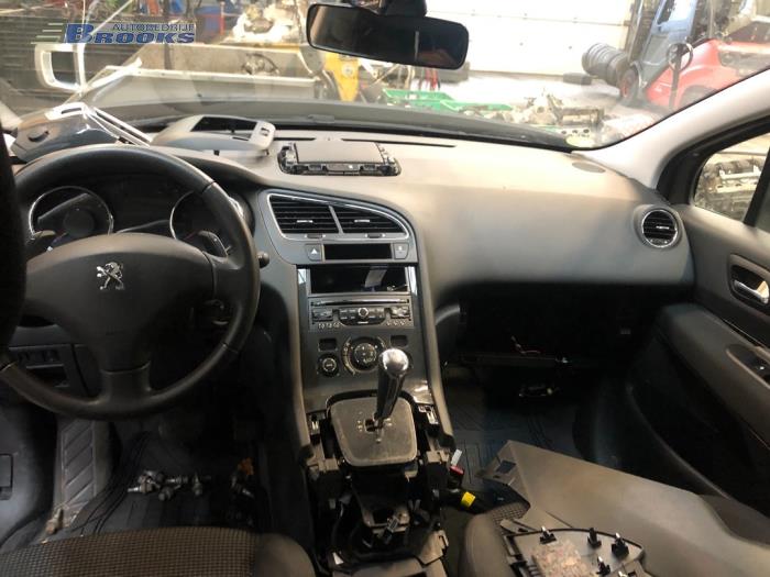 Airbag set + dashboard van een Peugeot 5008 I (0A/0E) 1.6 HDiF 16V 2014