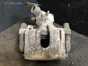 Gebruikte Remklauw (Tang) links-achter Volvo V40 (MV) 2.0 D2 16V Prijs € 15,00 Margeregeling aangeboden door Autobedrijf Brooks