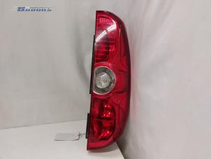 Gebruikte Achterlicht rechts Fiat Doblo Cargo (263) 1.3 MJ 16V DPF Euro 5 Prijs € 20,00 Margeregeling aangeboden door Autobedrijf Brooks