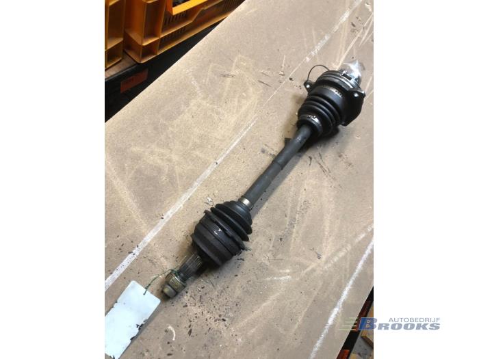 Gebruikte Aandrijfas links-voor Fiat Punto I (176) TD 1.7 60 Prijs € 10,00 Margeregeling aangeboden door Autobedrijf Brooks