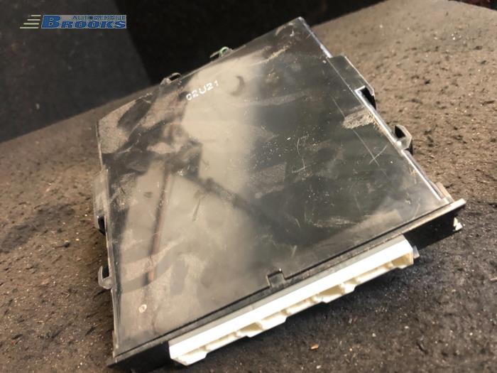 Smart entry computer van een Toyota Auris Touring Sports (E18) 1.8 16V Hybrid 2017