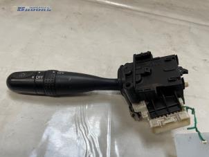 Gebruikte Pinker Schakelaar Toyota RAV4 (A2) 2.0 D-4D 16V 4x4 Prijs € 30,00 Margeregeling aangeboden door Autobedrijf Brooks