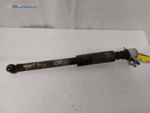 Gebruikte Schokdemper links-achter Opel Corsa D 1.4 16V Twinport Prijs € 15,00 Margeregeling aangeboden door Autobedrijf Brooks