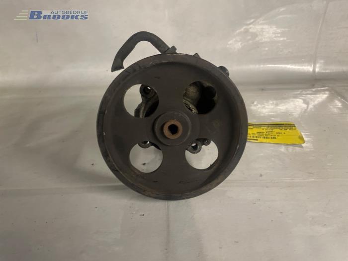Gebruikte Pomp Servo Peugeot 405 II Break (4E) 1.9 SR TD Prijs € 15,00 Margeregeling aangeboden door Autobedrijf Brooks