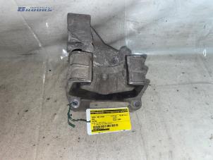 Gebruikte Versnellingsbak Steun Opel Vectra Prijs € 25,00 Margeregeling aangeboden door Autobedrijf Brooks