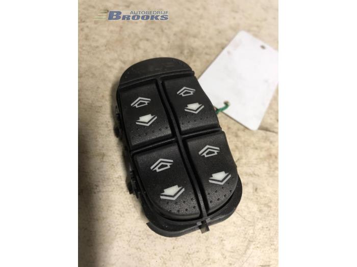 Combischakelaar ramen van een Ford Focus 1 1.4 16V 2002