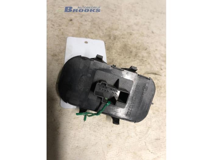 Combischakelaar ramen van een Ford Focus 1 1.4 16V 2002