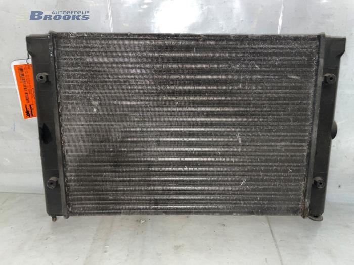 Gebruikte Radiateur Volkswagen Golf III (1H1) 1.8 CL,GL Prijs € 20,00 Margeregeling aangeboden door Autobedrijf Brooks