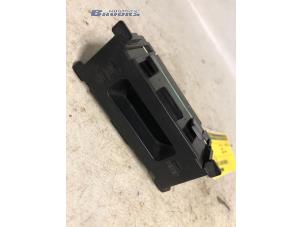 Gebruikte Uurwerk Mazda 323F Prijs € 10,00 Margeregeling aangeboden door Autobedrijf Brooks