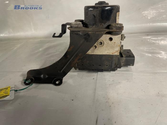 ABS Pomp van een Ford Focus 1 Wagon 1.4 16V 2000