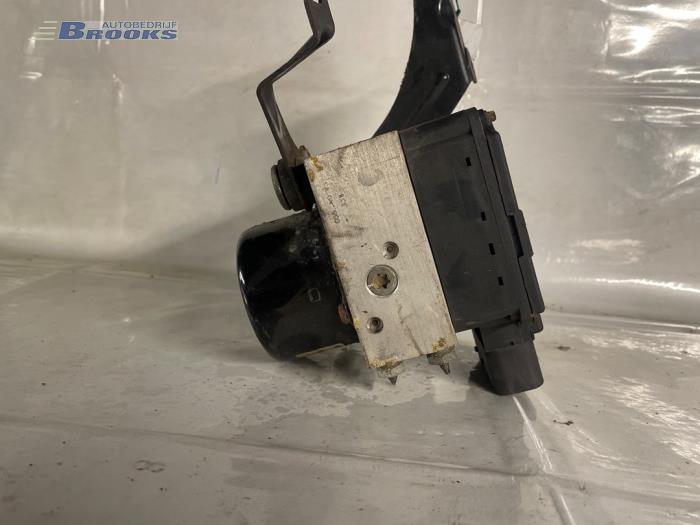 ABS Pomp van een Ford Focus 1 Wagon 1.4 16V 2000