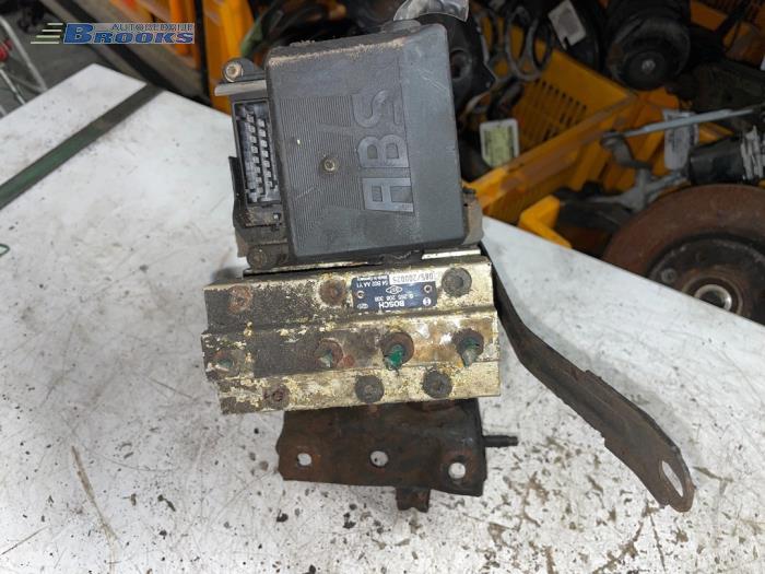 Gebruikte ABS Pomp Renault Safrane I 2.1 RN,DT,Manoir Prijs € 25,00 Margeregeling aangeboden door Autobedrijf Brooks