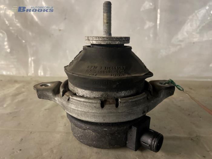 Gebruikte Motorsteun Audi 100 (C3) 2.4 CC,CS Prijs € 15,00 Margeregeling aangeboden door Autobedrijf Brooks