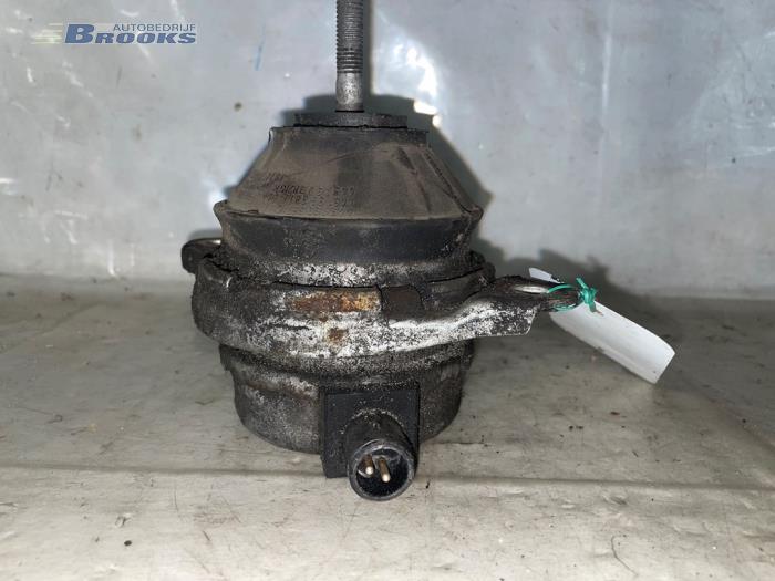 Gebruikte Motorsteun Audi 100 (C3) 2.4 CC,CS Prijs € 15,00 Margeregeling aangeboden door Autobedrijf Brooks
