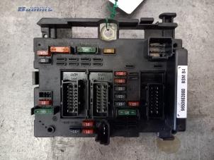 Gebruikte Zekeringkast Peugeot 307 SW (3H) 2.0 16V Prijs € 50,00 Margeregeling aangeboden door Autobedrijf Brooks