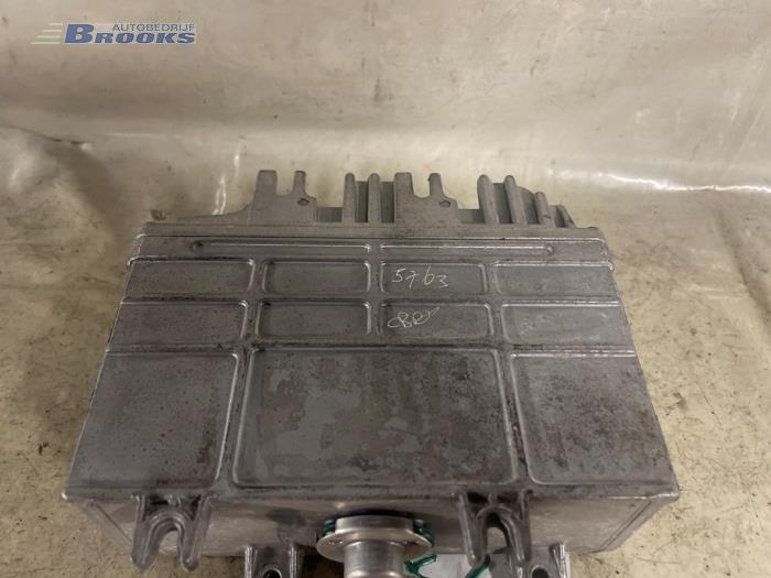 Computer Motormanagement van een Volkswagen Vento (1H2) 1.8 i 1995