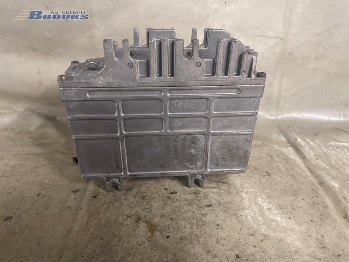 Computer Motormanagement van een Volkswagen Vento (1H2) 1.8 i 1995