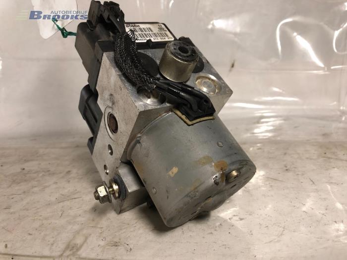 ABS Pomp van een Peugeot 406 (8B) 1.8 16V 2000