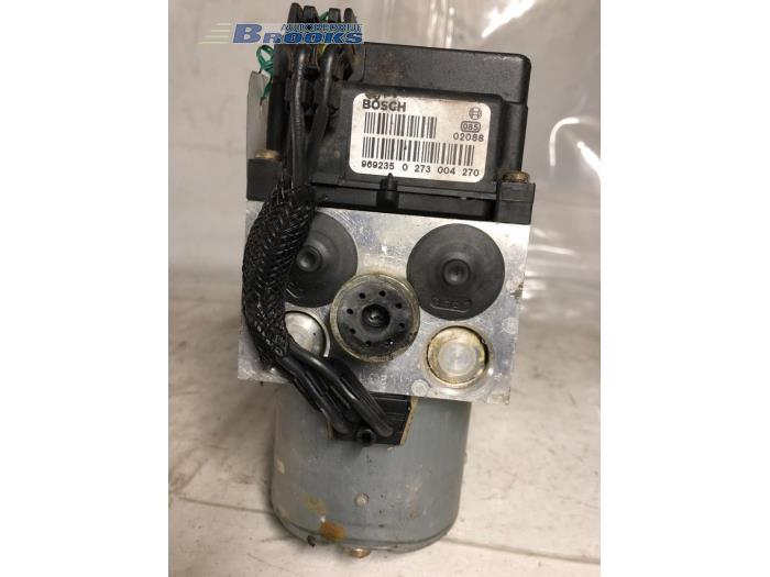 ABS Pomp van een Peugeot 406 (8B) 1.8 16V 2000