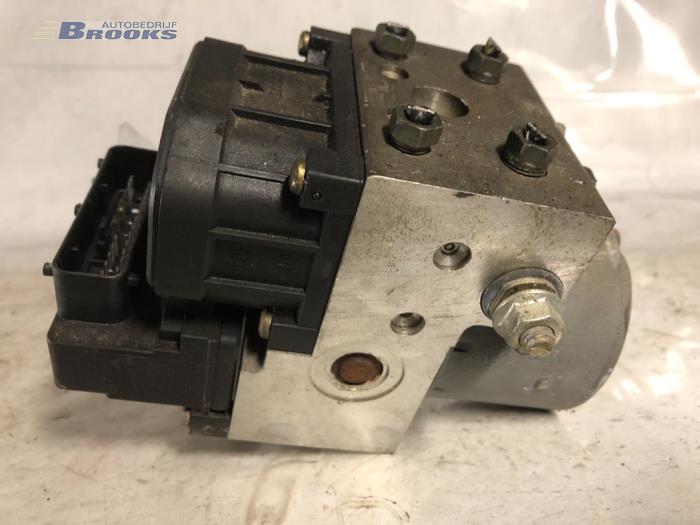 ABS Pomp van een Peugeot 406 (8B) 1.8 16V 2000