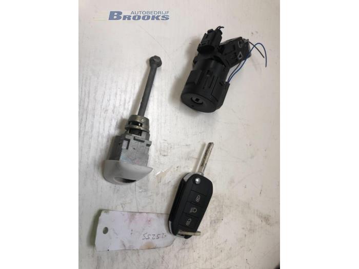 Gebruikte Kontaktslot + computer Peugeot 208 I (CA/CC/CK/CL) 1.2 Vti 12V PureTech 82 Prijs € 250,00 Margeregeling aangeboden door Autobedrijf Brooks