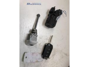 Gebruikte Contactslot + computer Peugeot 208 I (CA/CC/CK/CL) 1.2 Vti 12V PureTech 82 Prijs € 250,00 Margeregeling aangeboden door Autobedrijf Brooks