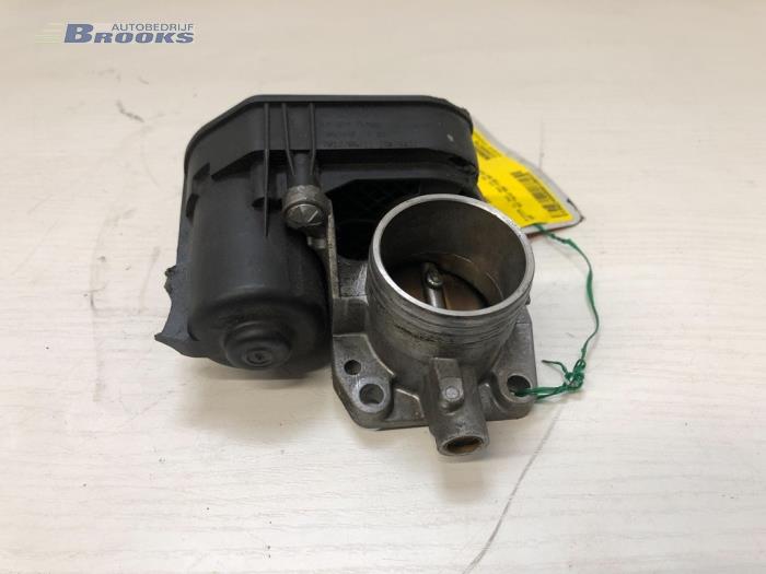 Gebruikte Gasklephuis Peugeot 208 I (CA/CC/CK/CL) 1.2 Vti 12V PureTech 82 Prijs € 15,00 Margeregeling aangeboden door Autobedrijf Brooks