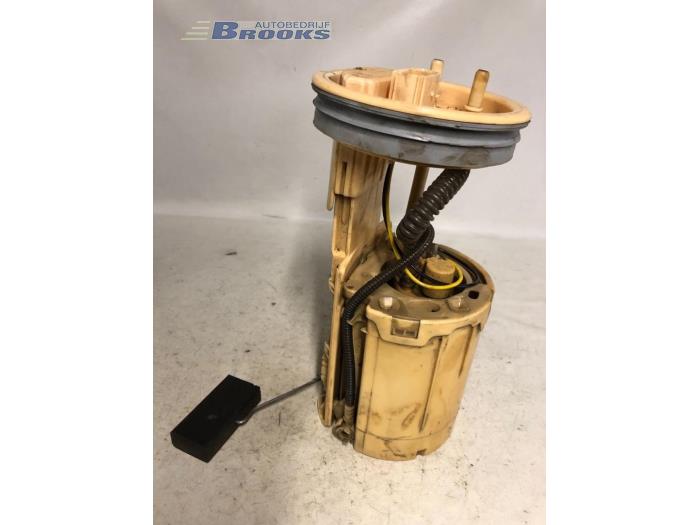 Gebruikte Tank element Pomp Volkswagen Transporter/Caravelle T5 2.5 TDi Prijs € 25,00 Margeregeling aangeboden door Autobedrijf Brooks