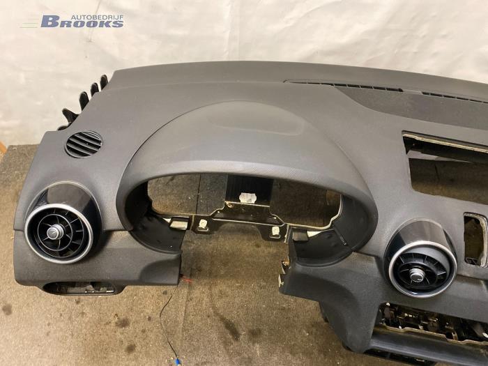Dashboard Audi A1 Sportback 1.4 TFSI 16V 122 8XB85700324A