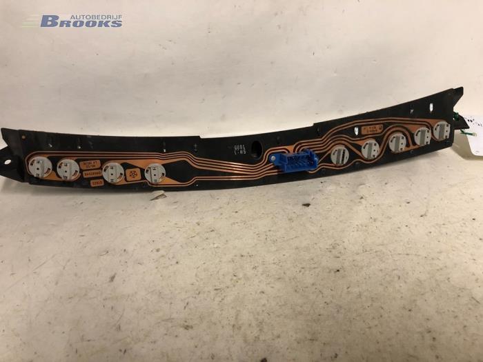 Gebruikte Display Interieur Chrysler Voyager Prijs € 25,00 Margeregeling aangeboden door Autobedrijf Brooks