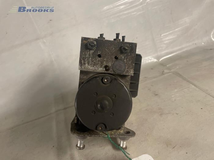 Gebruikte ABS Pomp Mercedes E (W210) 2.2 E-220D 16V Prijs € 25,00 Margeregeling aangeboden door Autobedrijf Brooks