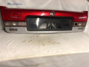 Gebruikte Reflector Sierplaat achter Mazda 626 (GE14/74/84) 1.8i LX,GLX 16V Prijs € 20,00 Margeregeling aangeboden door Autobedrijf Brooks