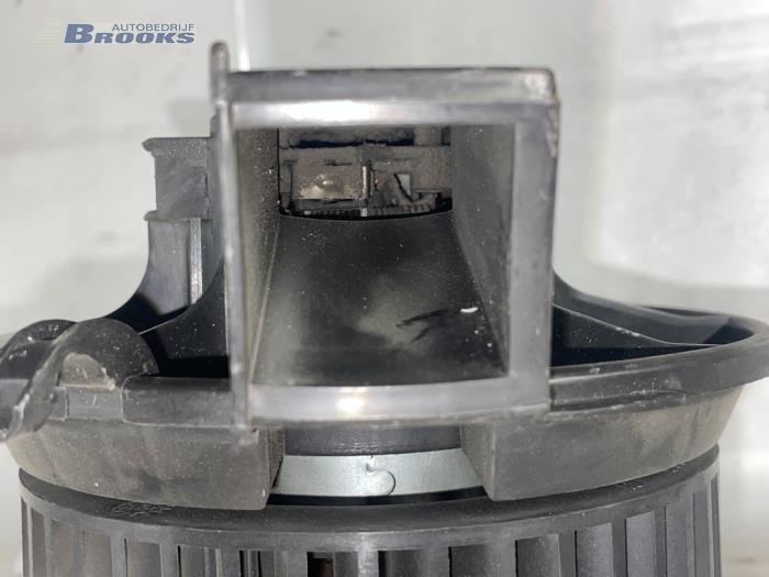 Kachel Ventilatiemotor van een Peugeot 206 (2A/C/H/J/S) 1.4 XR,XS,XT,Gentry 1999