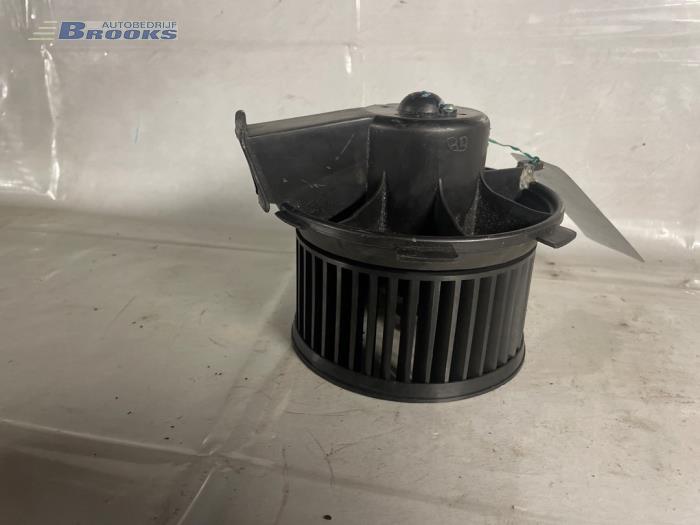 Kachel Ventilatiemotor van een Peugeot 206 (2A/C/H/J/S) 1.4 XR,XS,XT,Gentry 1999