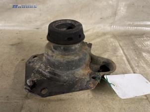 Gebruikte Versnellingsbak Steun Volkswagen Polo III (6N1) 1.0i 45 Prijs € 15,00 Margeregeling aangeboden door Autobedrijf Brooks